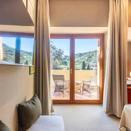 Is Molas Hotel 4*