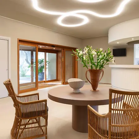 Ξενοδοχείο Is Molas 4*