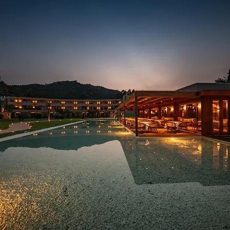Is Molas Hotel 4*