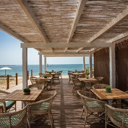 Is Molas Hotel 4*