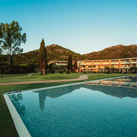 Ξενοδοχείο Is Molas 4*